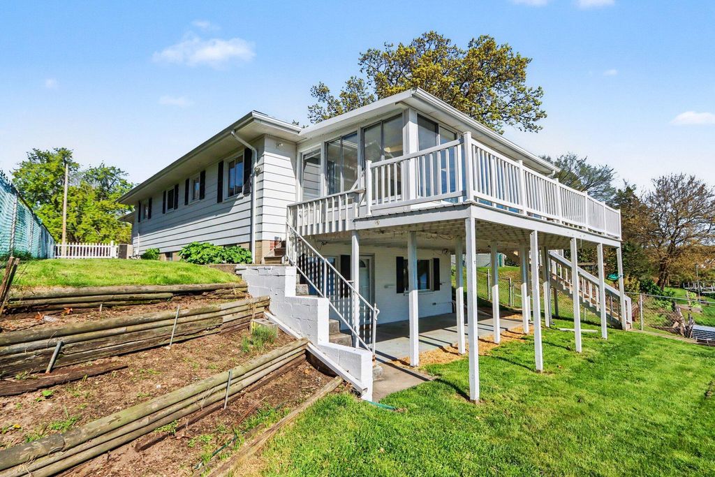468 Crooked Lake Drive W, Texas charter township