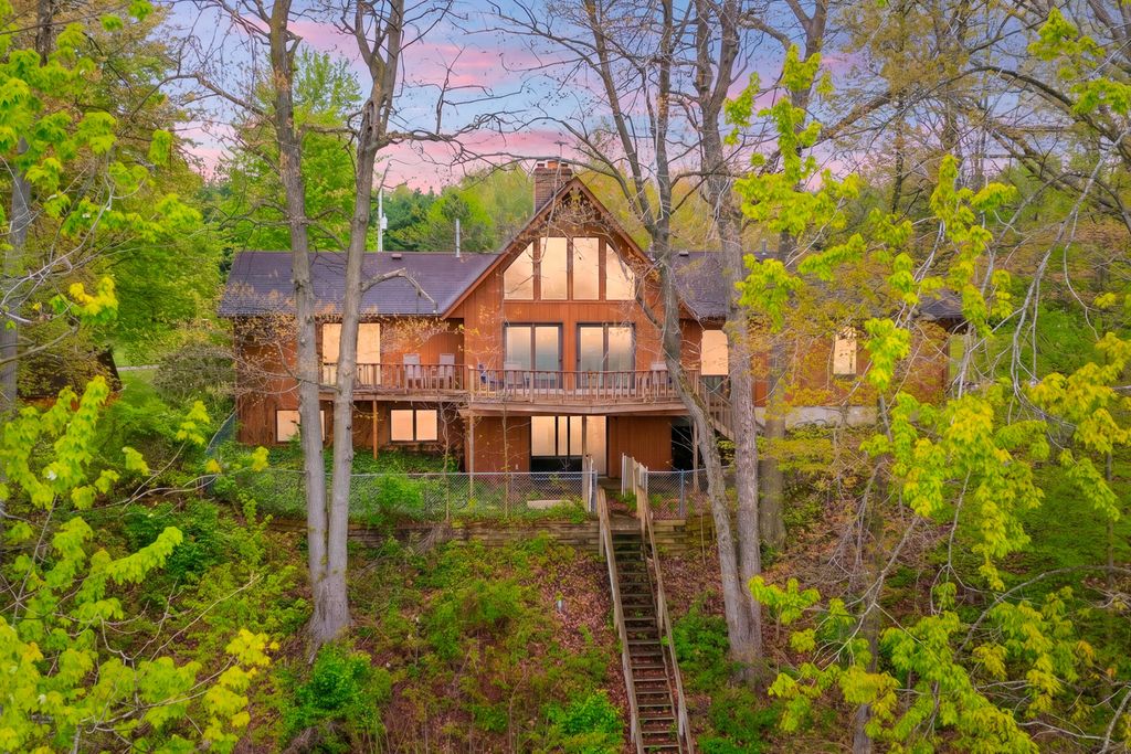 28323 Northern Bluff Drive, Pine Grove township