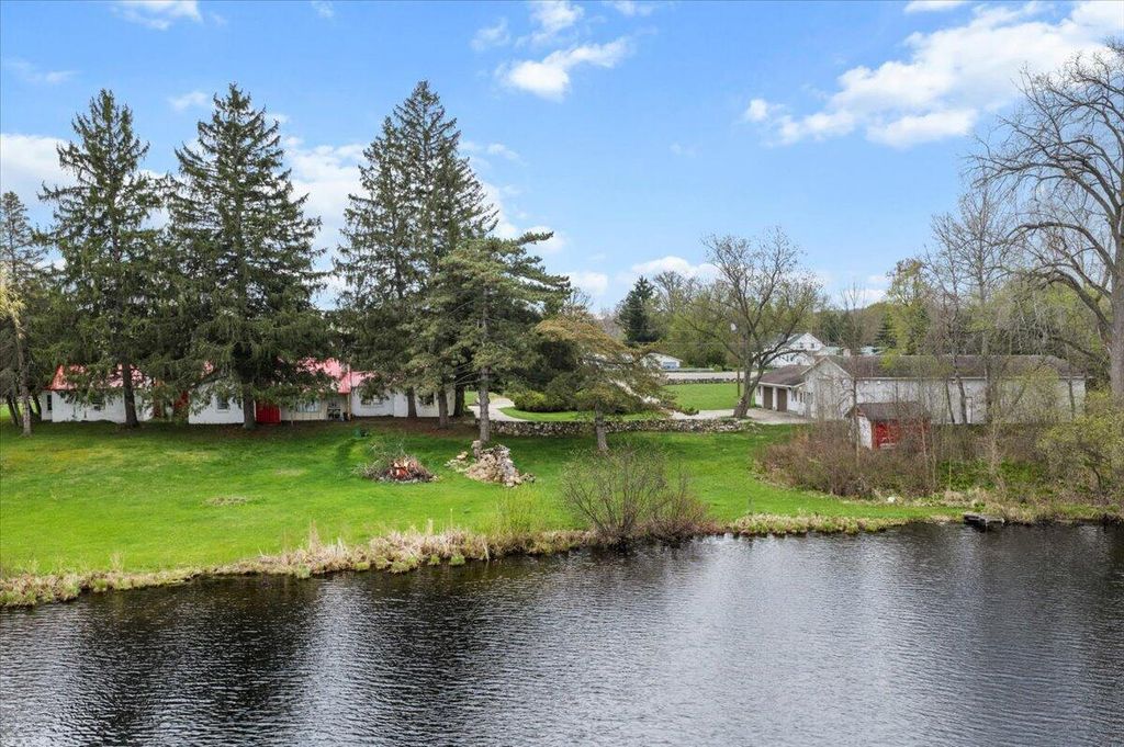 5599 Howard City Edmore Road, Home township