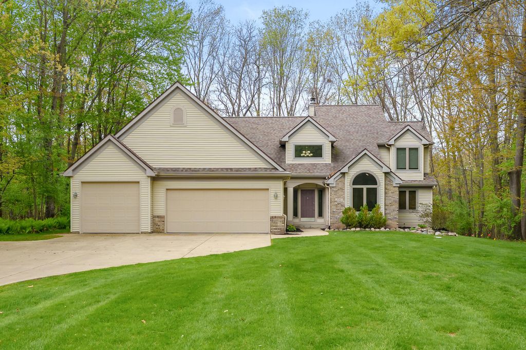 6147 Autumn Ridge, Richland township