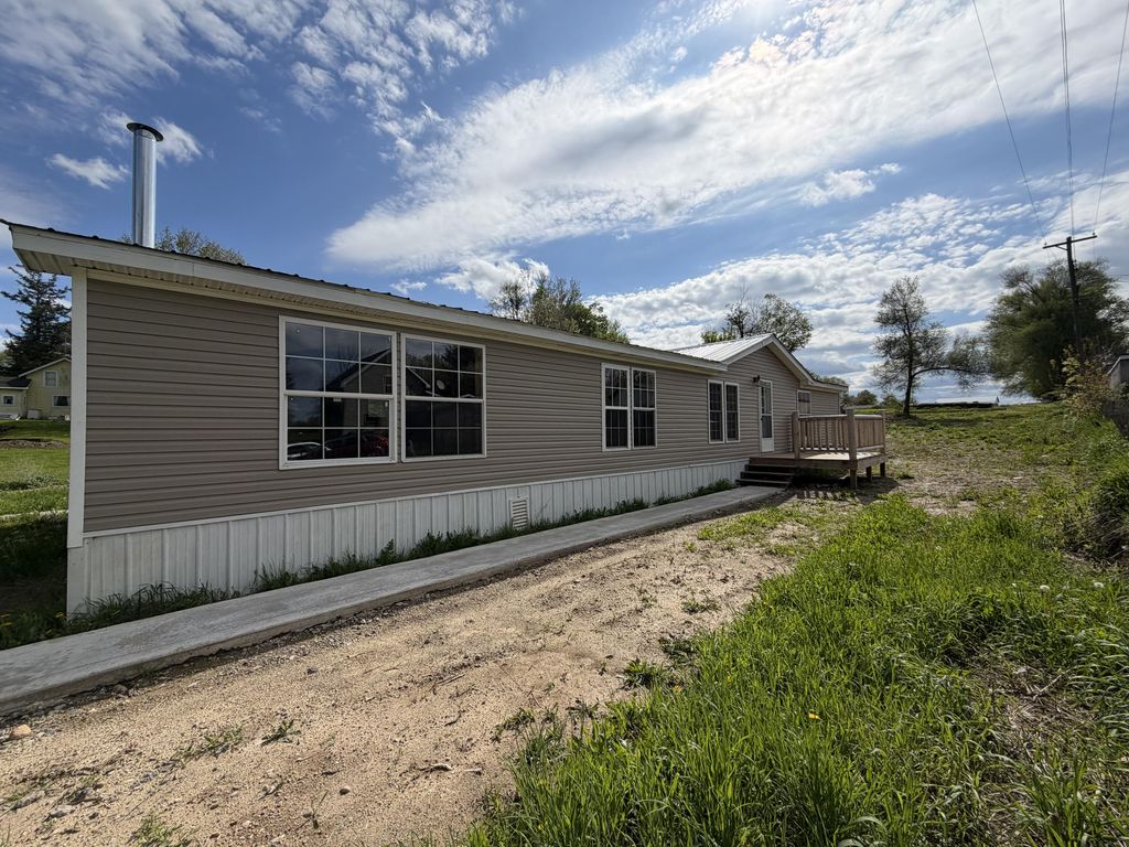 1040 Main Drive, California township