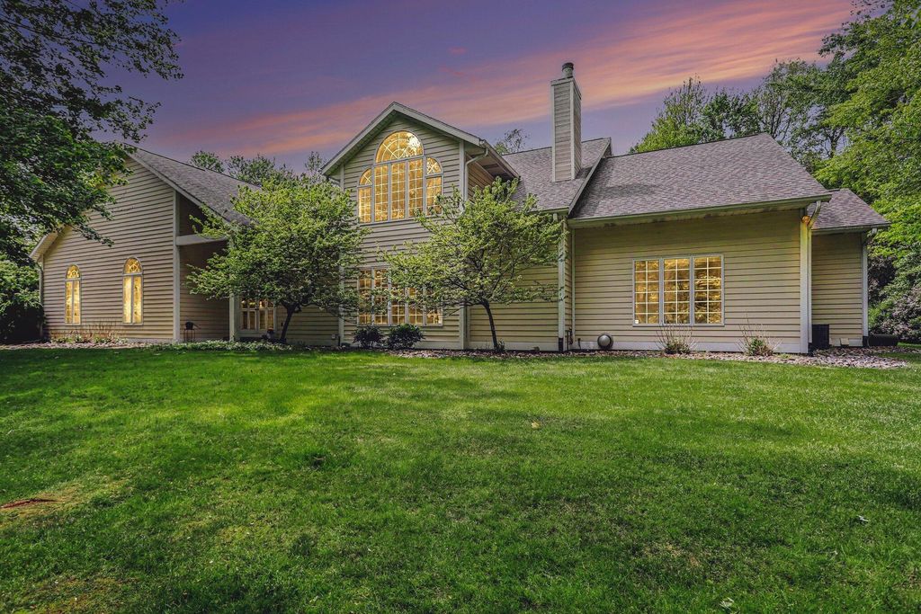 14761 Trillium Drive, Ross township