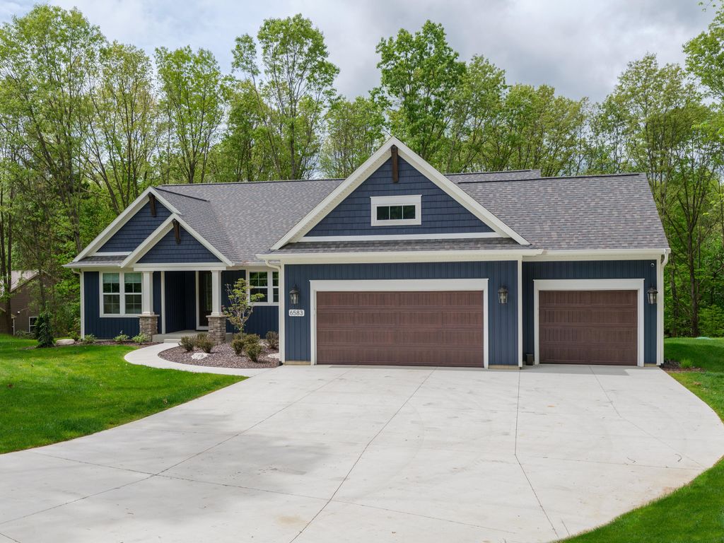 6583 W Hidden Lake Circle, Richland township