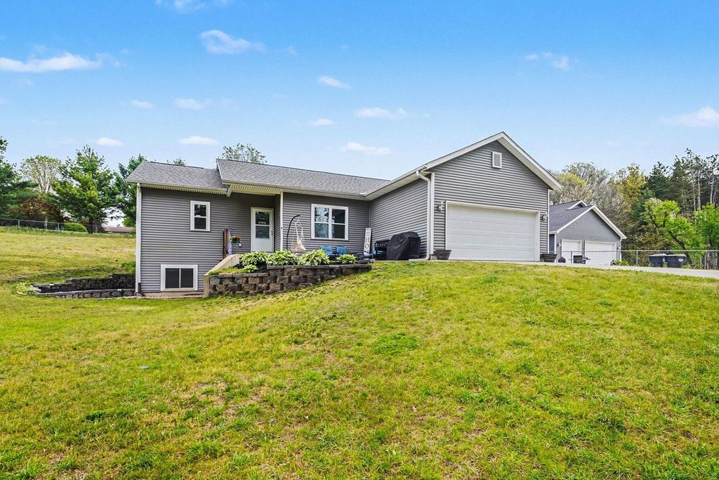 31800 Pine Ridge Circle, Antwerp township