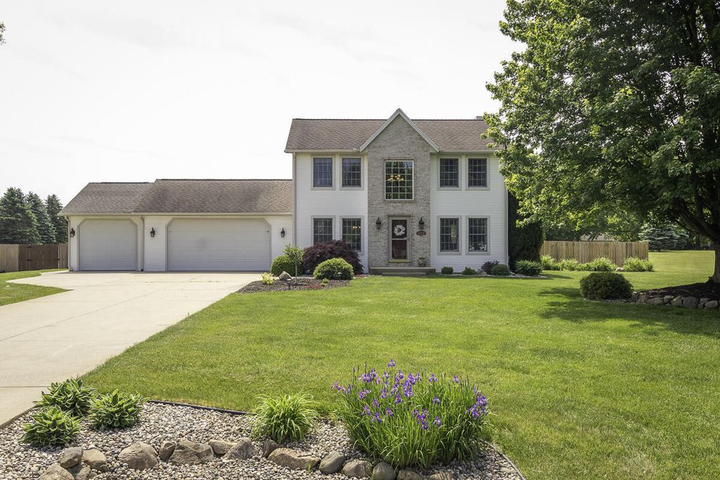 47679 Woodfield Circle, Almena township