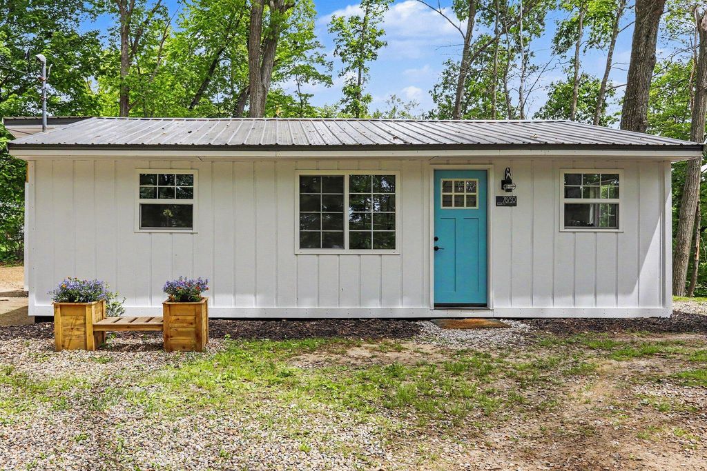 78750 South Court, Porter township