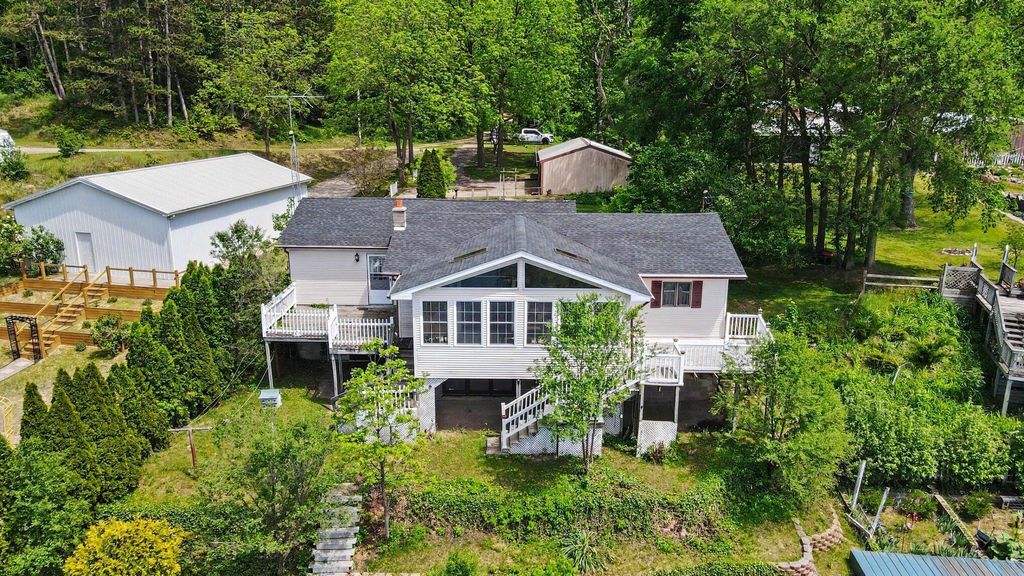 13703 Carefree Drive, Johnstown township