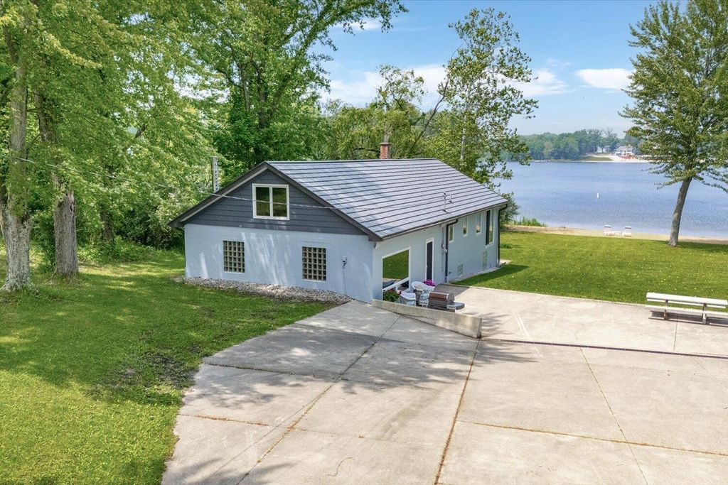 13754 45th Street, Bloomingdale township