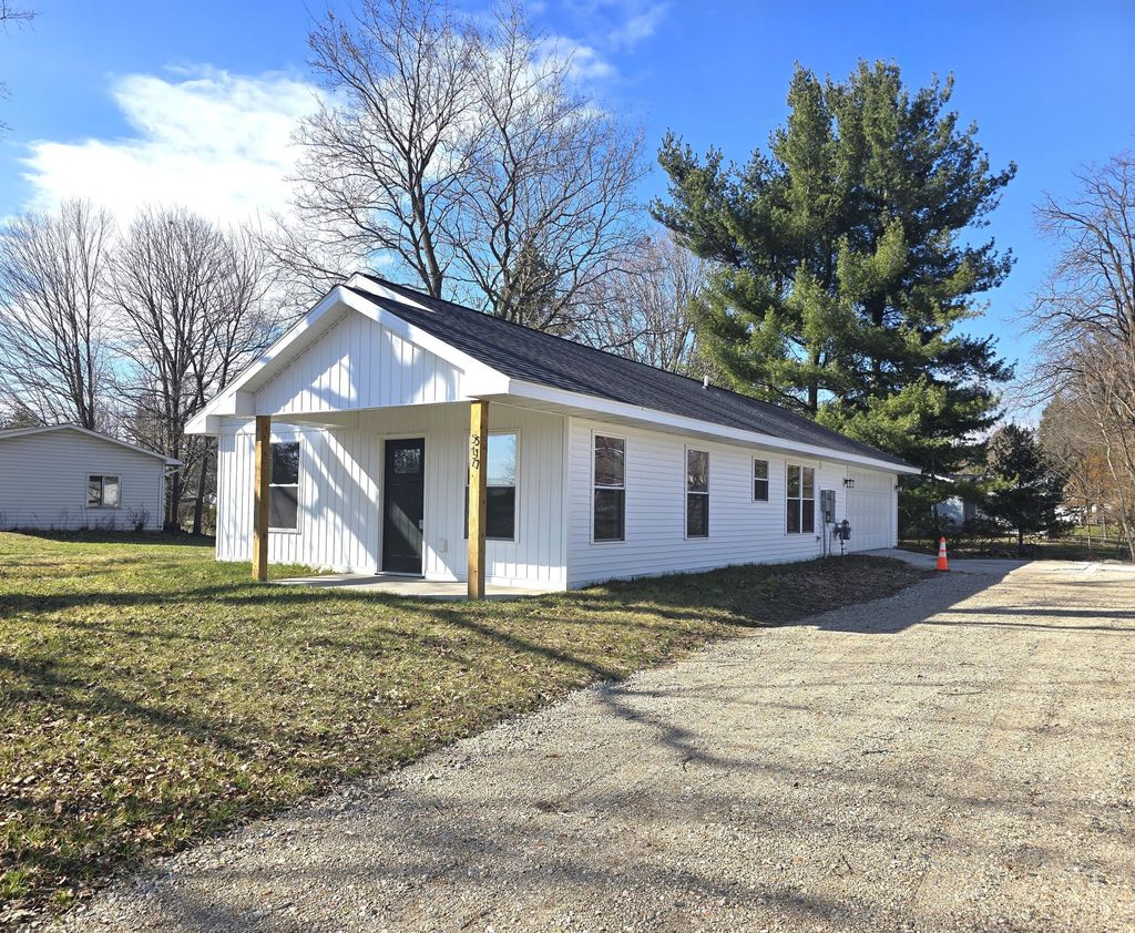 517 E State Road, Hastings city
