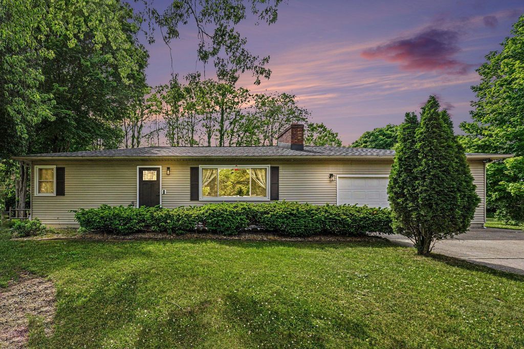 49206 Ye Olde Woods, Antwerp township