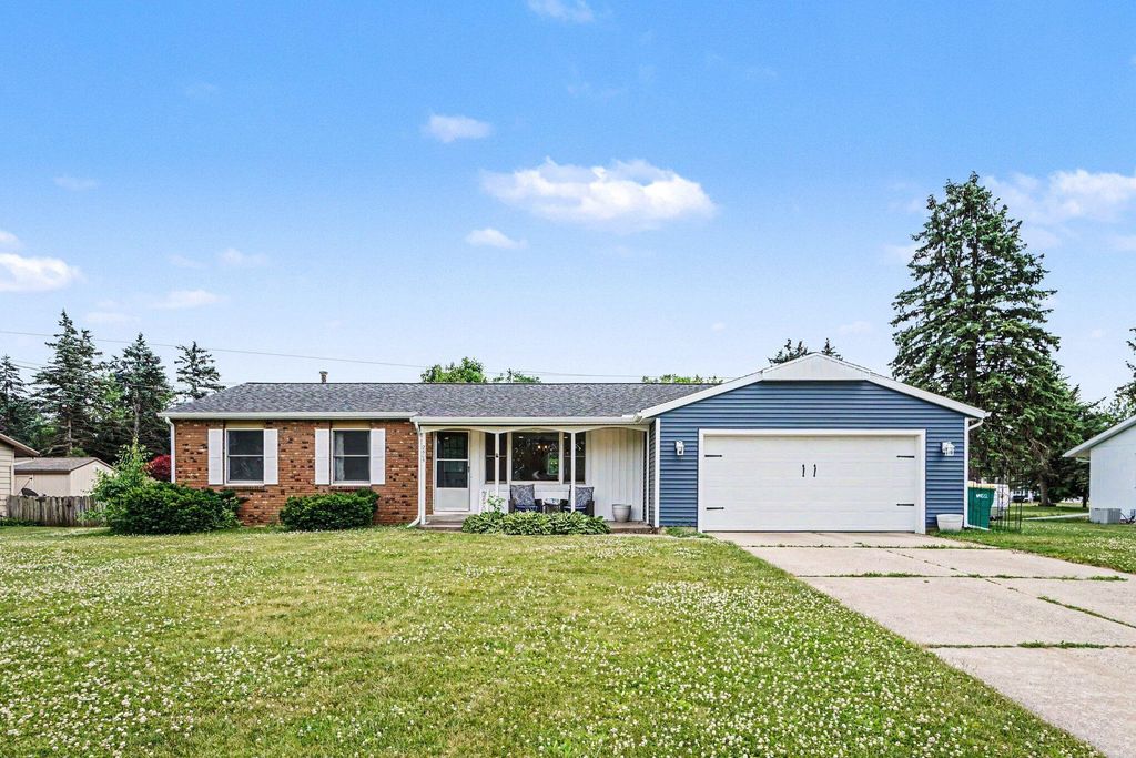 2605 Heverly Drive E, Portage city