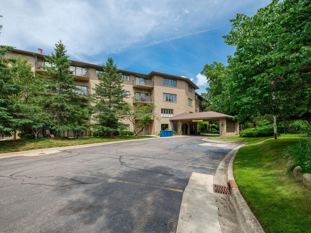 4040 Greenleaf Circle Unit: 409, Kalamazoo