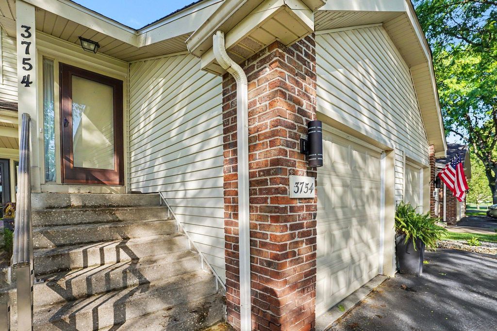 3754 Tartan Circle, Portage