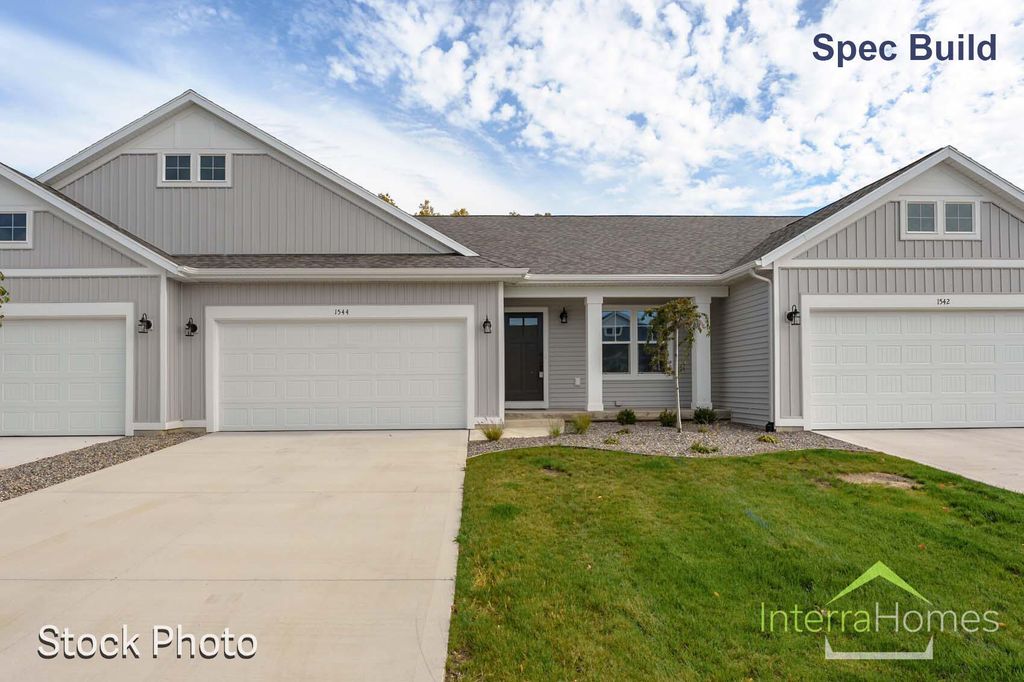 1595 N Village Circle, Oshtemo charter township