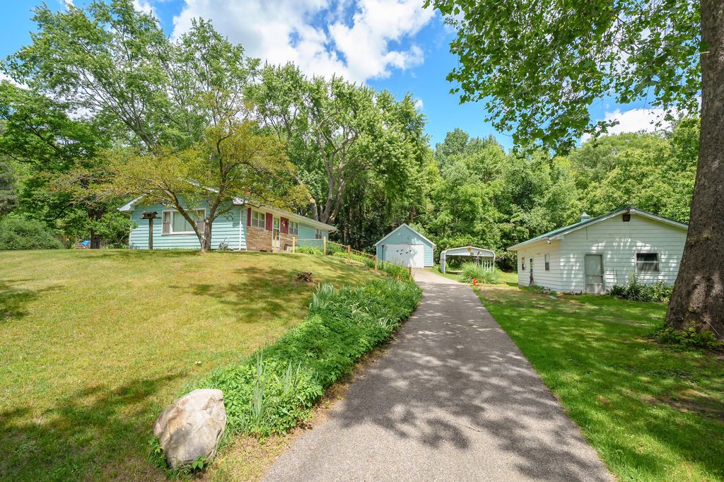 4445 Sassafras Lane, Bedford charter township