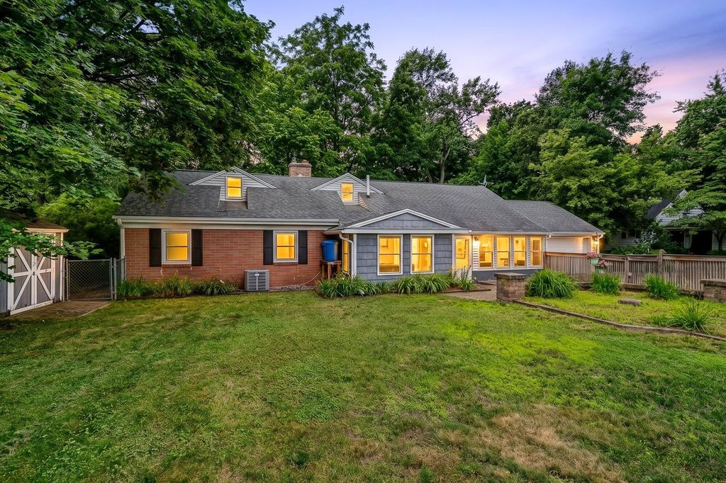 1218 Pinehurst Boulevard, Kalamazoo charter township