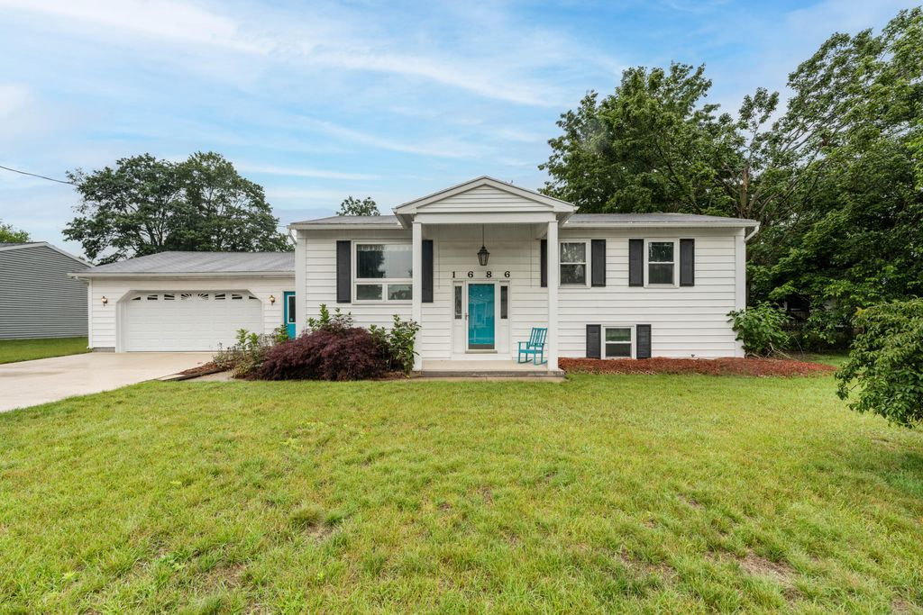 1686 Sherwood Avenue, Dorr township