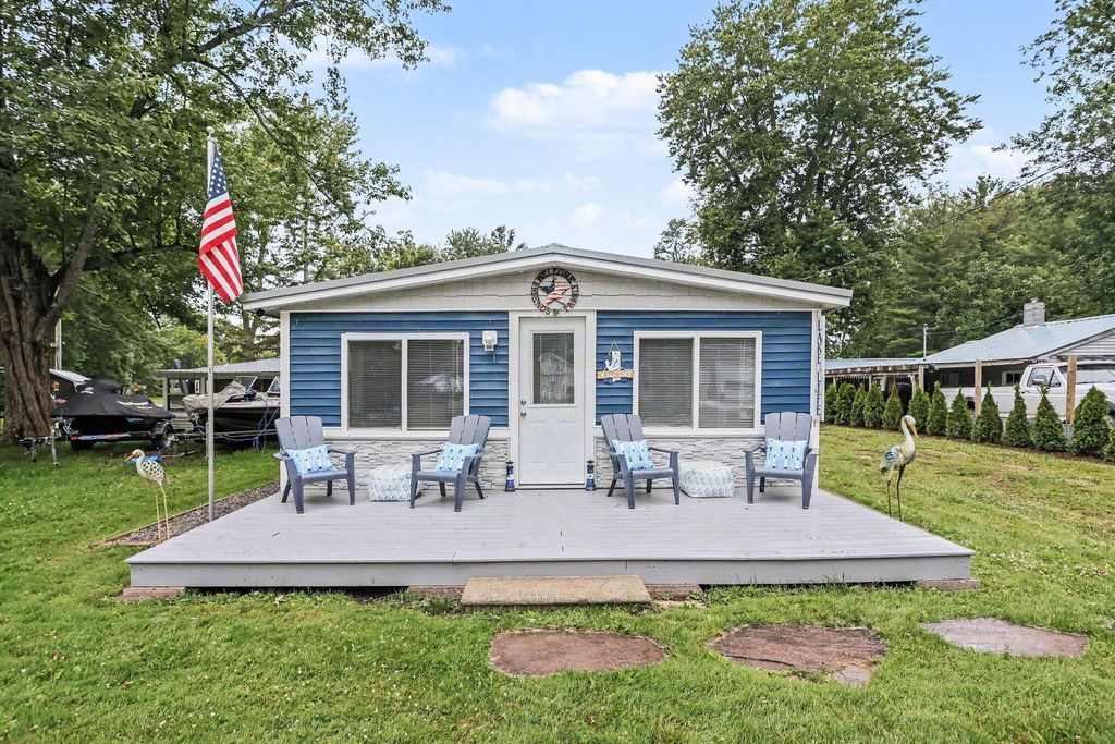 43394 Elm Street, Bangor township