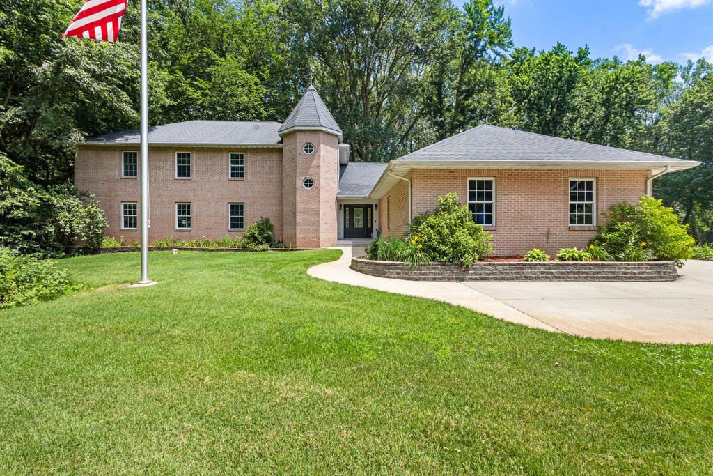 3439 Michael Lane, Royalton township
