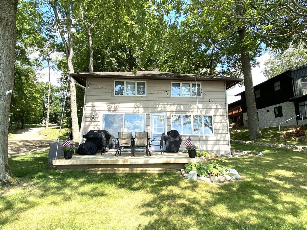 4537 Cordes Road, Hope township