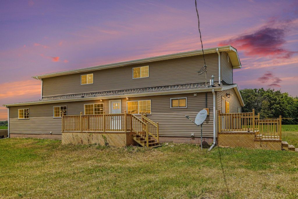 33594 M 60, Leonidas township