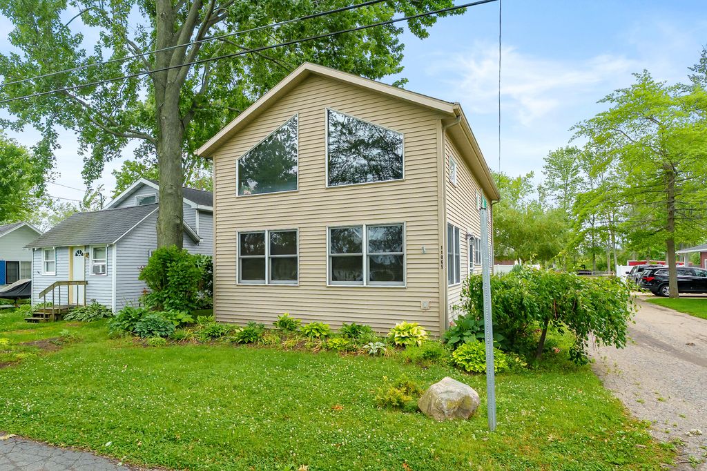 11065 E Indian Lake Drive, Brady township