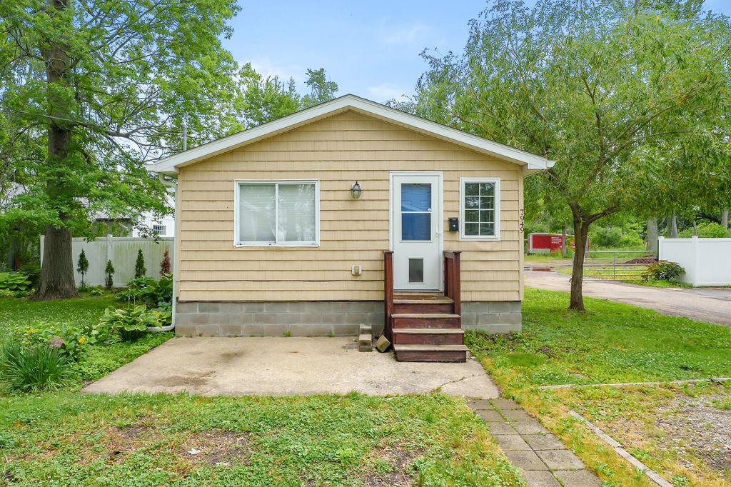 7949 Oak Street, Brady township