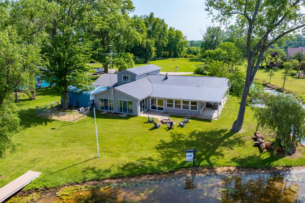 48930 68th Street, Hartford township