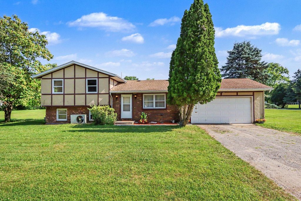 34792 Mill Lake Road, Bloomingdale township
