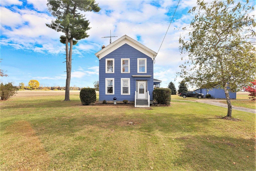 55637 Bennett Road, Leonidas township