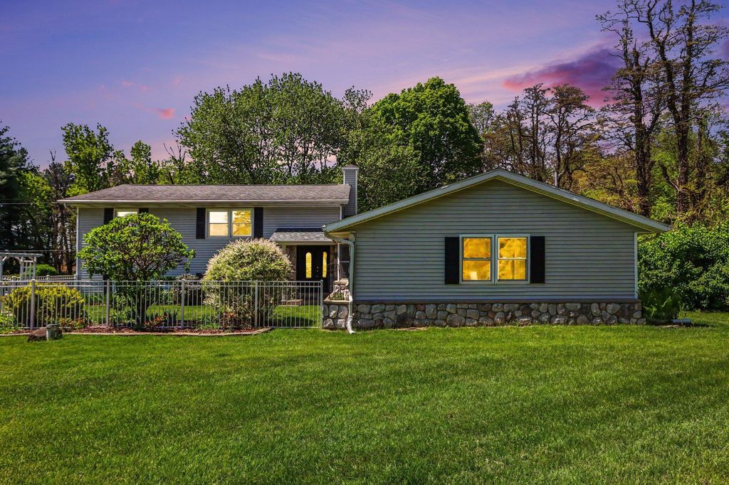 6985 N 12th Street, Alamo township
