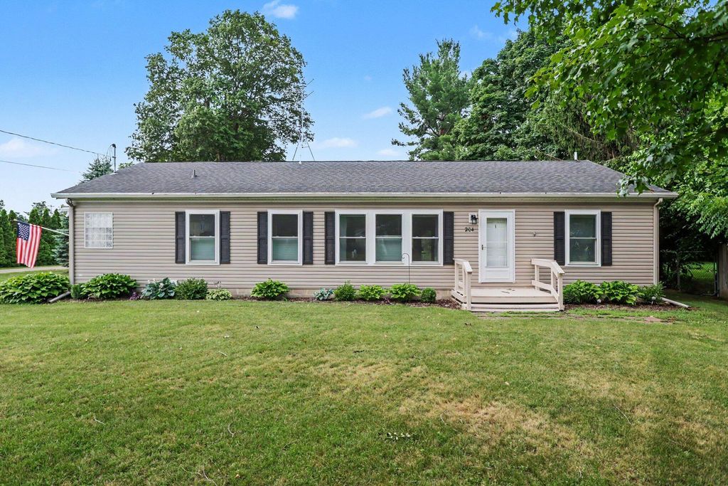204 E Holcomb Street, Athens village