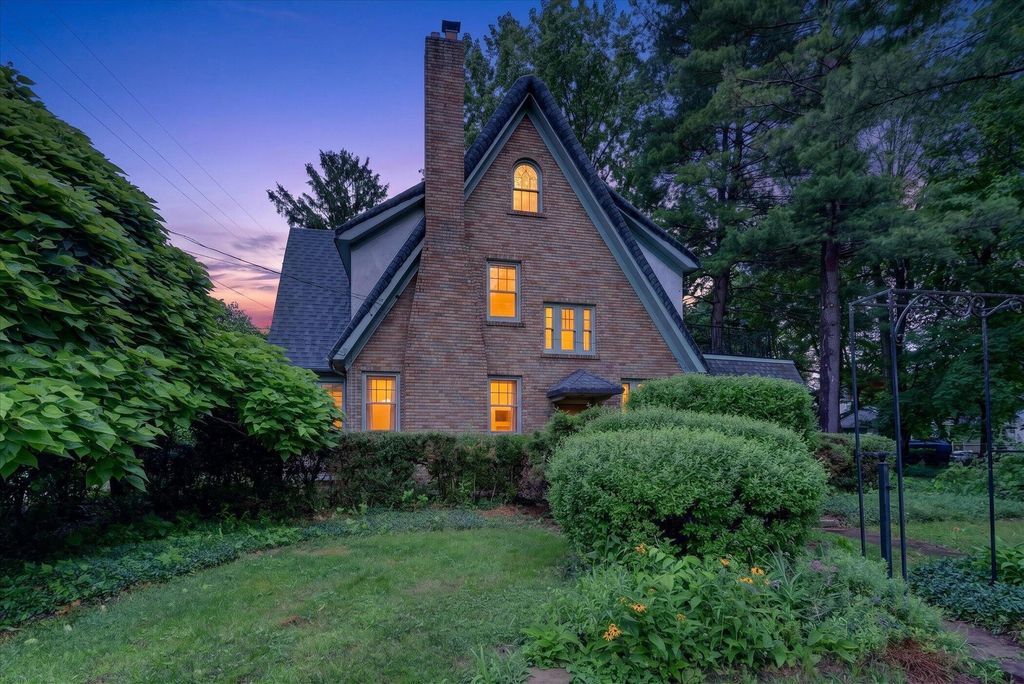 1124 Ashley Drive, Kalamazoo charter township