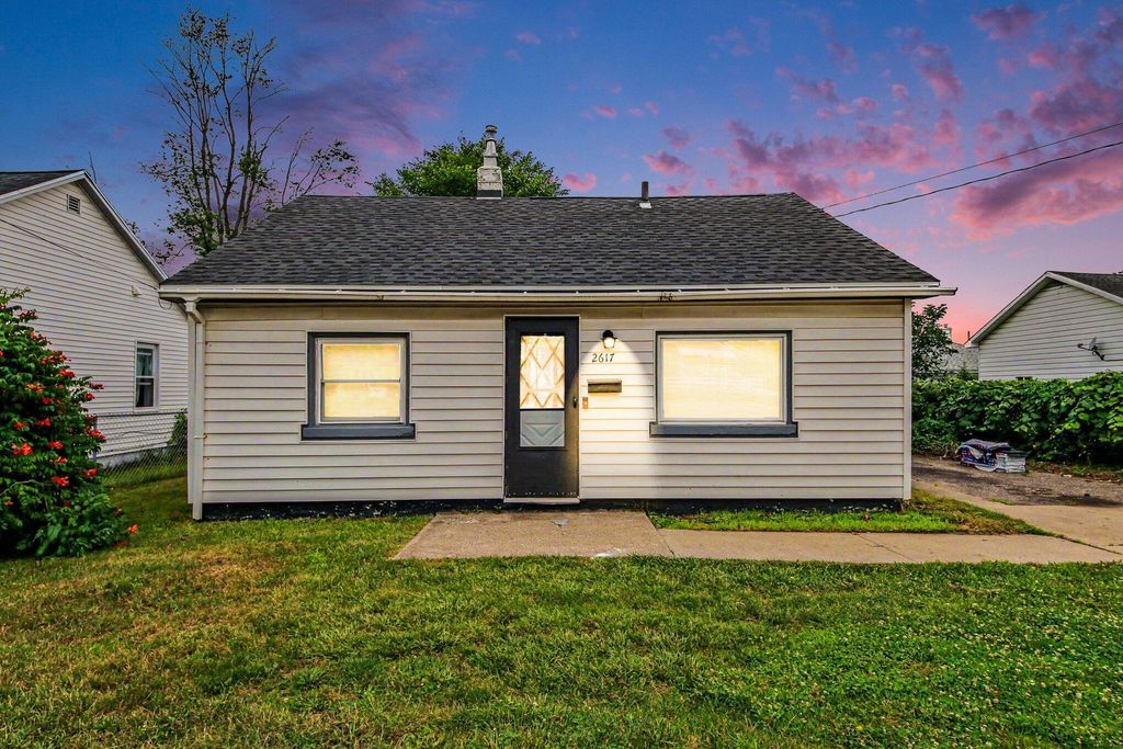2617 Clyde Park Avenue Sw, Wyoming city