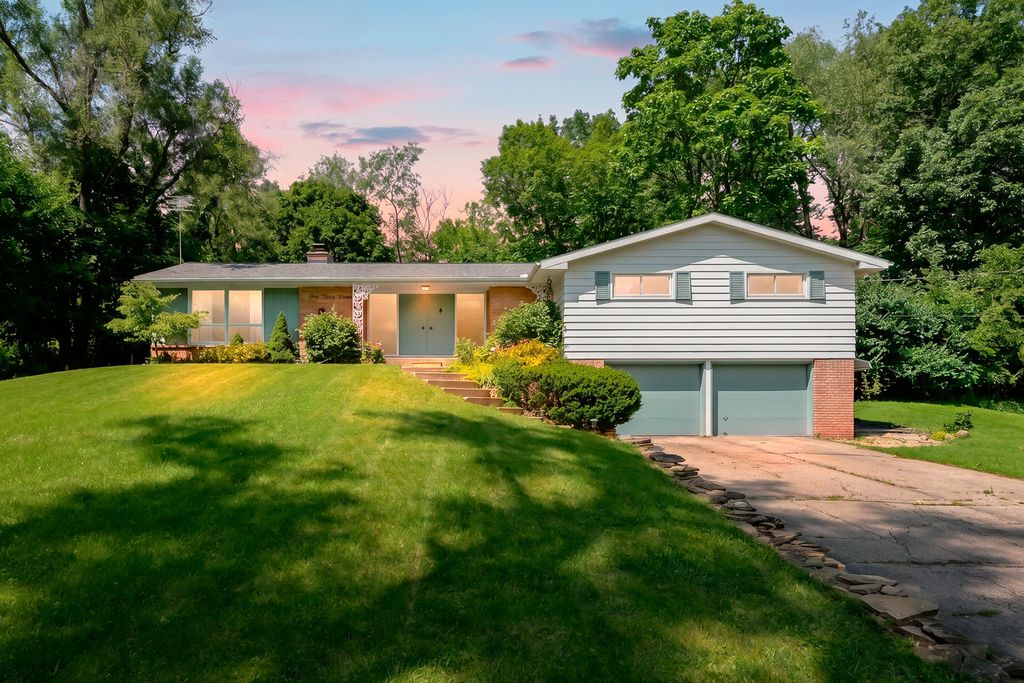 537 Parkdale Boulevard, Parchment city