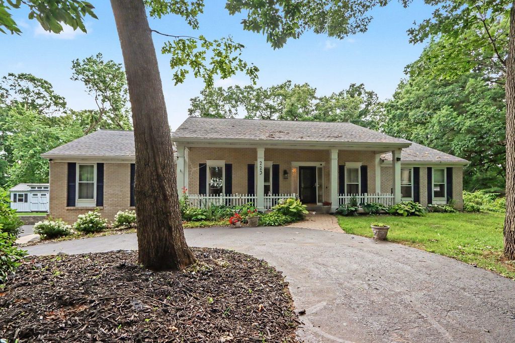 223 Dogwood Trail, Pennfield charter township