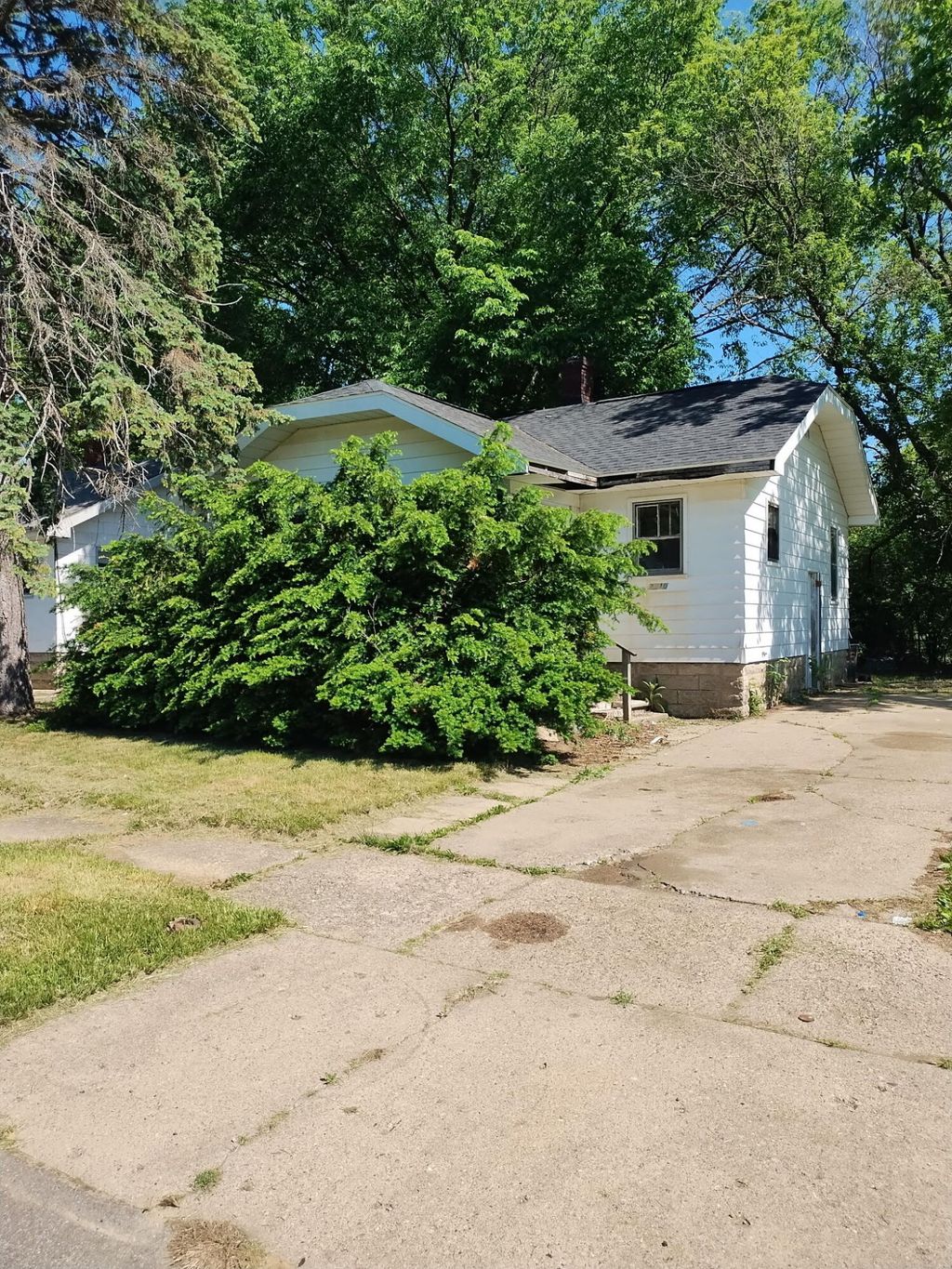 2110 Wolcott Street, Flint city