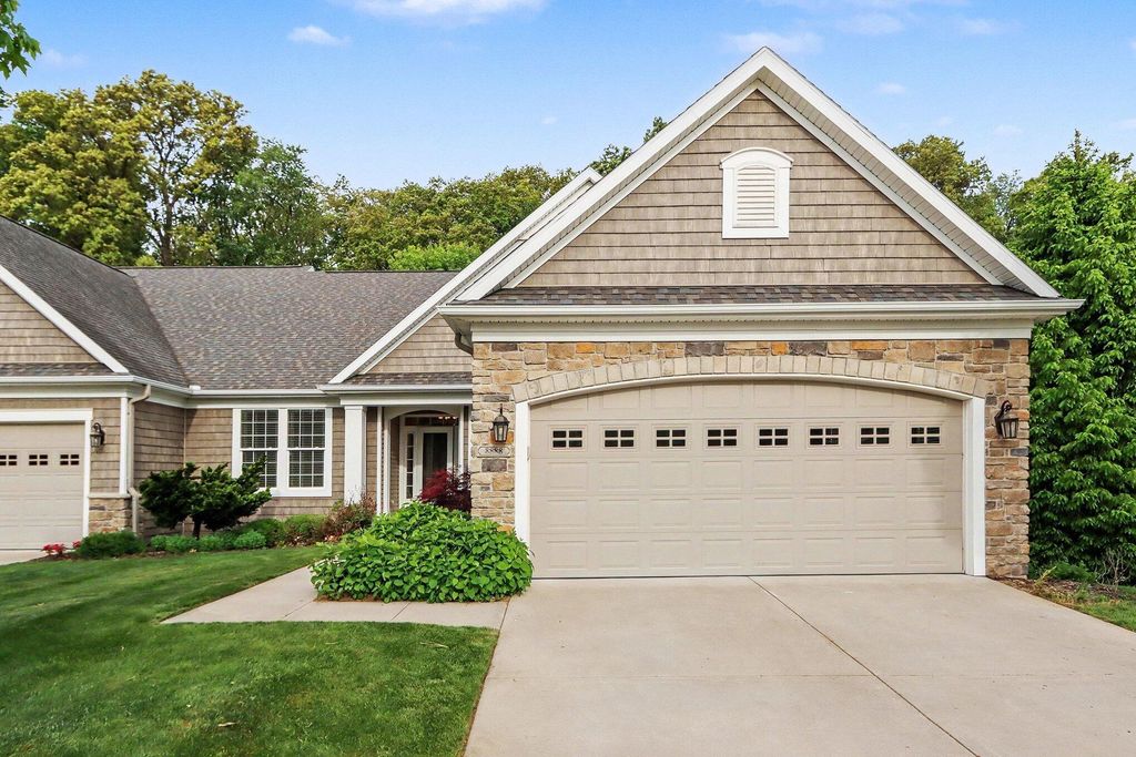 8888 Oakland Hills Circle, Portage