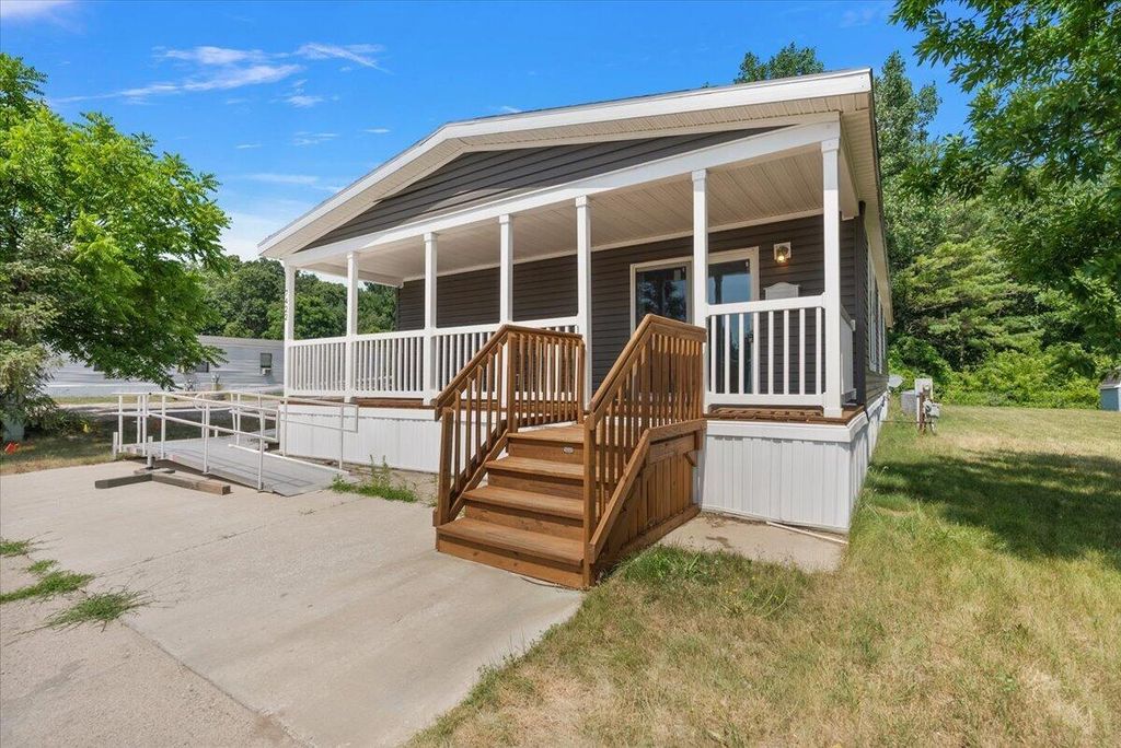 7422 Woods Edge Drive Ne, Plainfield charter township