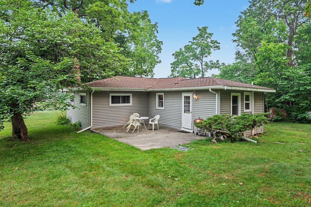 45296 15th Avenue, Bloomingdale township