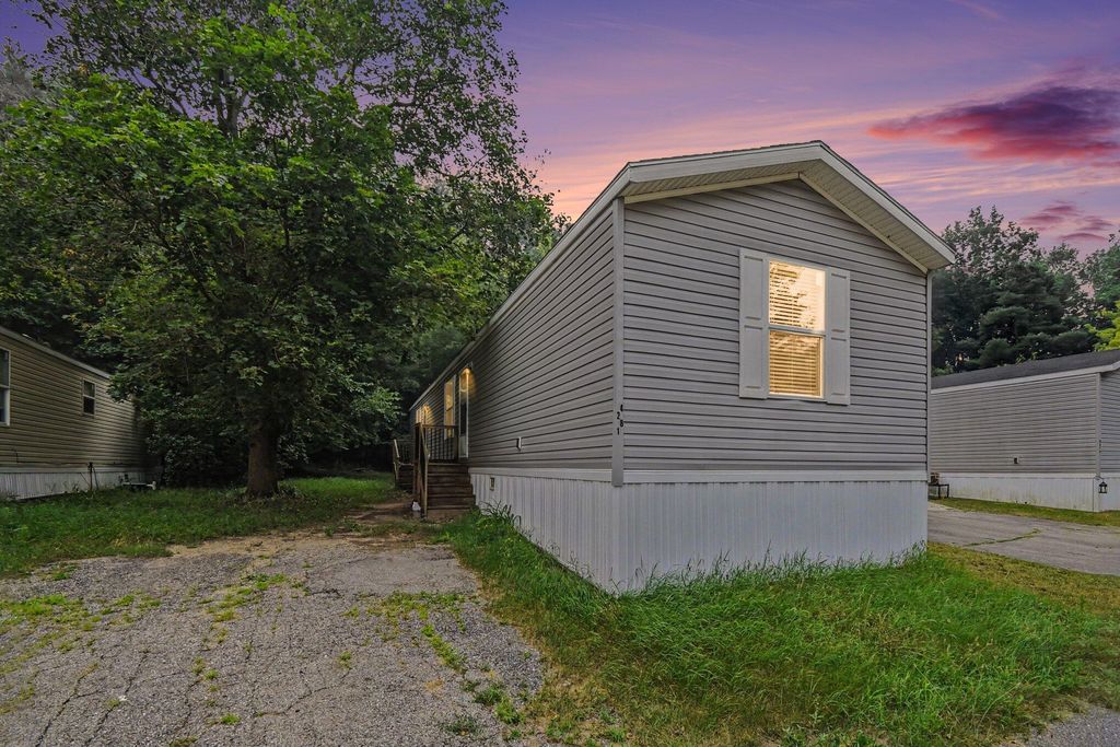 4281 Medie Street, Dorr township