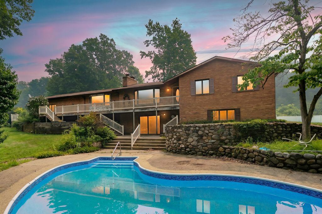 2651 S 4th Street, Oshtemo charter township