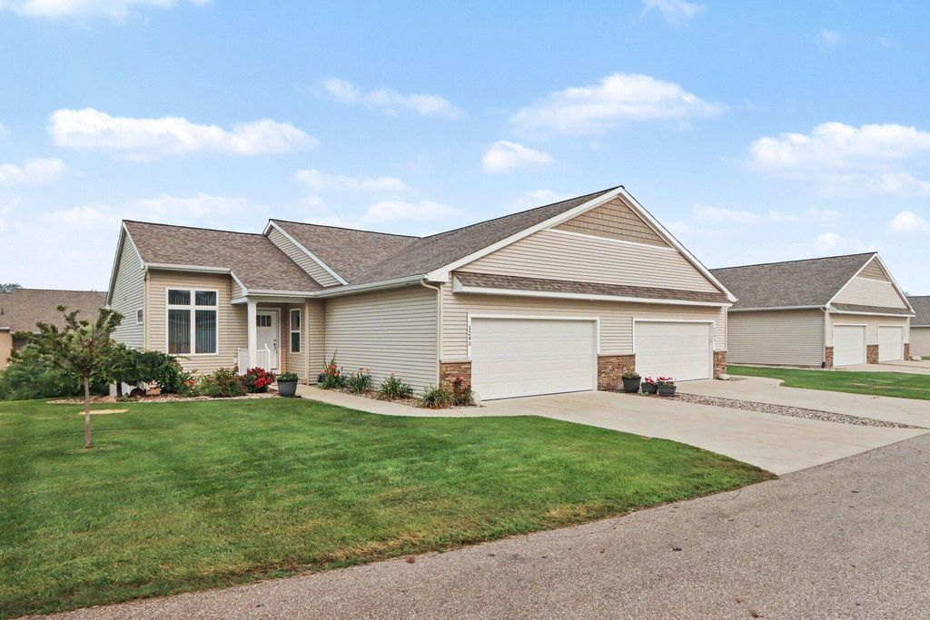 1243 S Village Circle, Oshtemo charter township