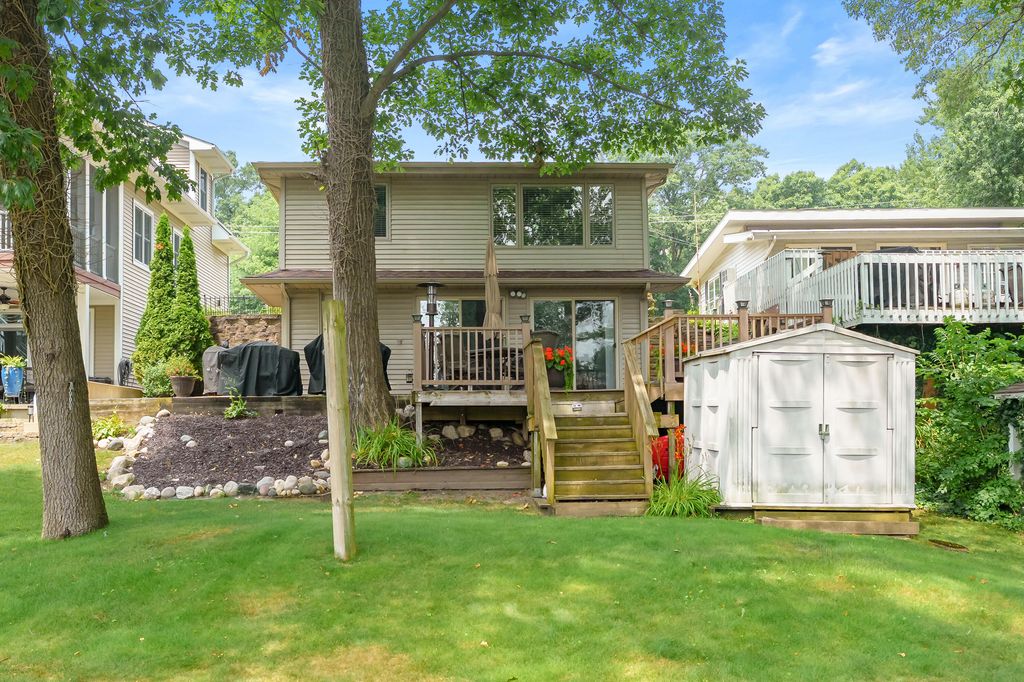 92709 Gravel Lake Drive, Porter township