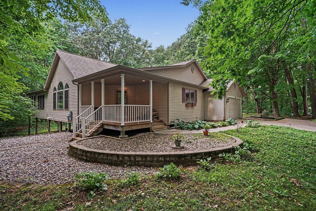 3334 Clearview Lane, Saugatuck township