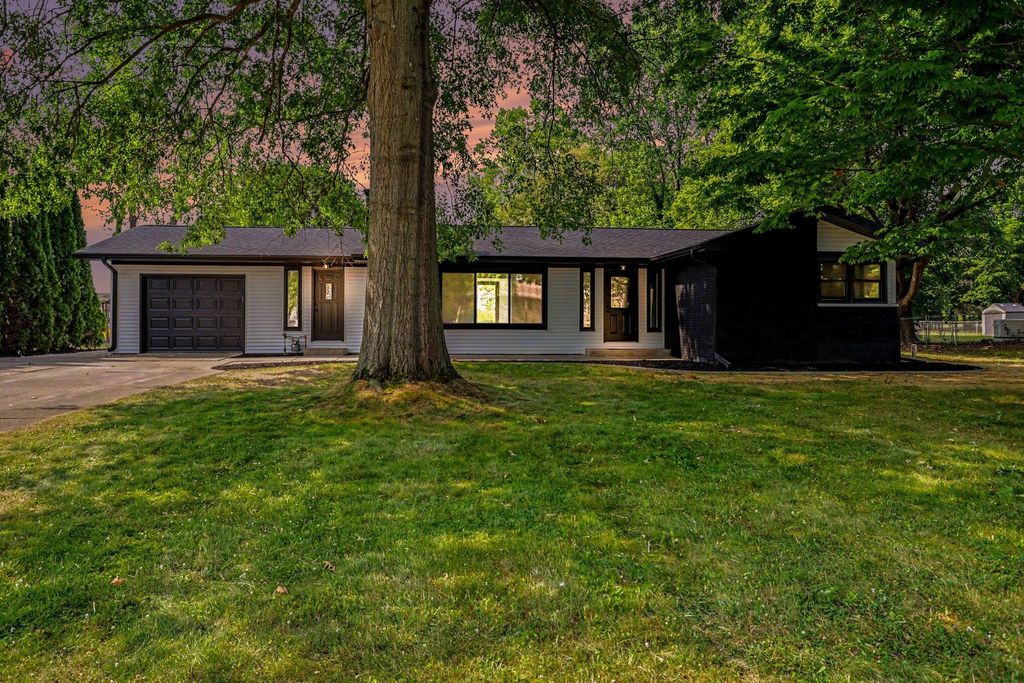 220 Pennbrook Trail, Pennfield charter township