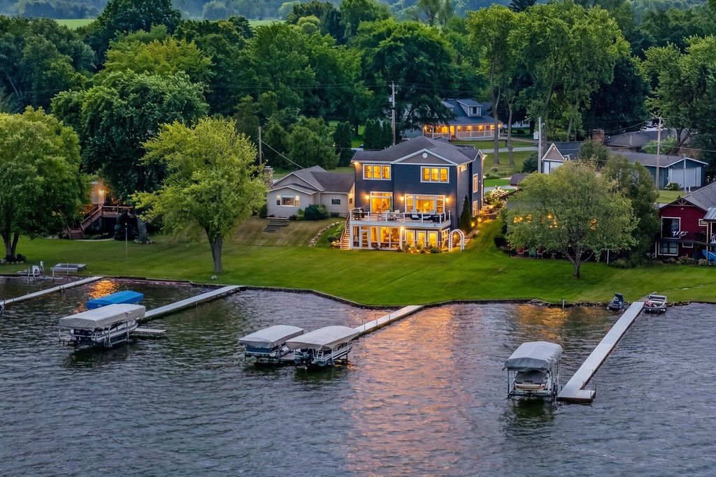 7705 S Indian Lake Drive, Brady township