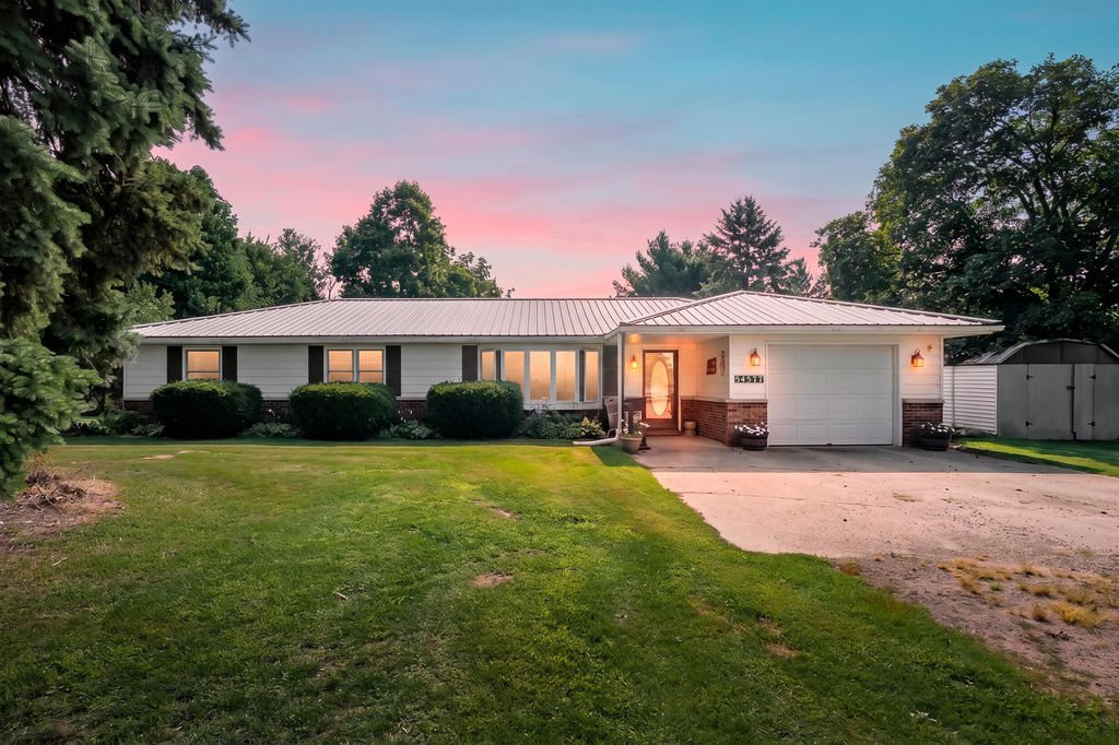 54577 Silver Street, Mendon township