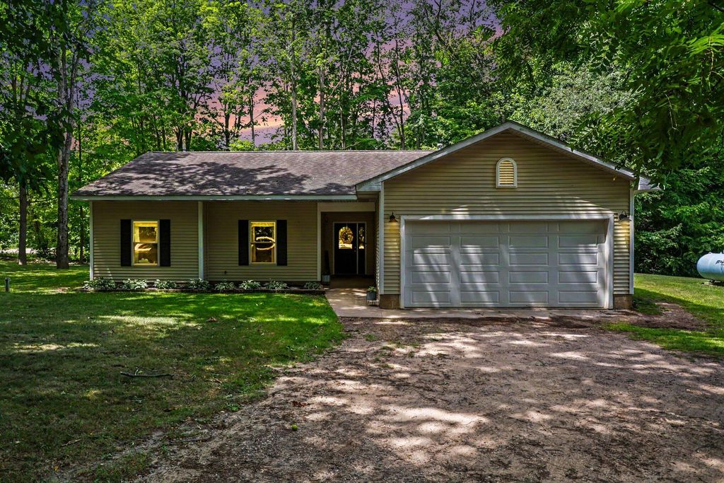 11482 Schultz Drive, Barry township