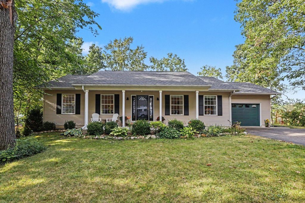 58145 James Drive, Lockport township
